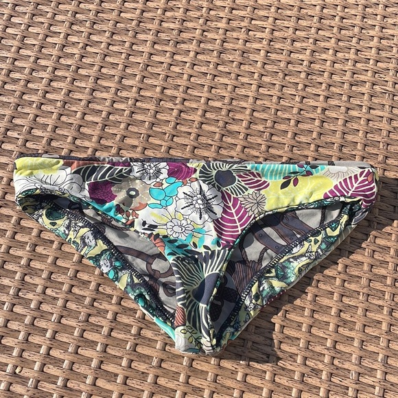 Maaji reversible bikini bottoms size xs - Picture 3 of 5